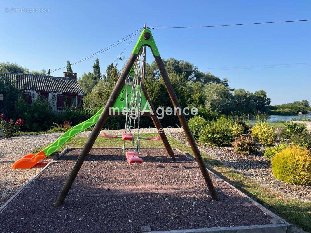 Propriété composée de trois habitations avec étang - photo 8