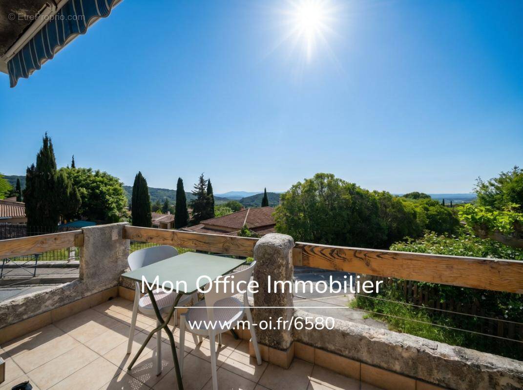 Appartement à EGUILLES