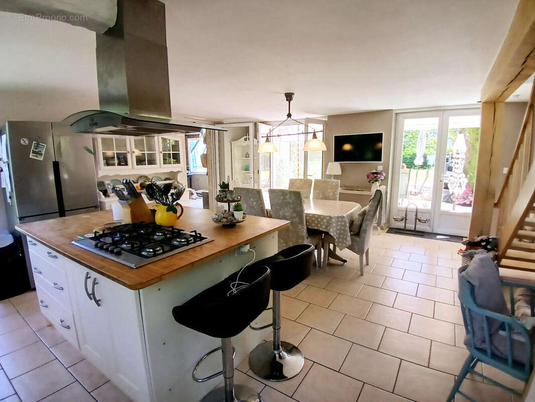 kitchen - Maison à BUSSIERE-BADIL