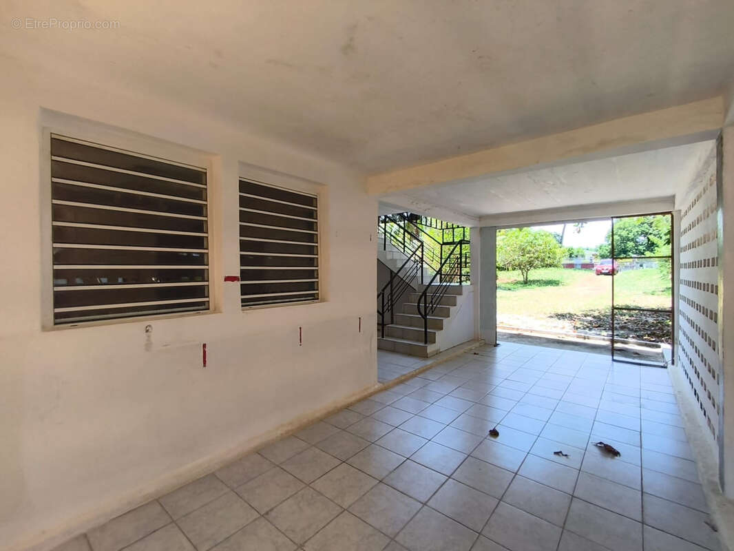 Maison à REMIRE-MONTJOLY