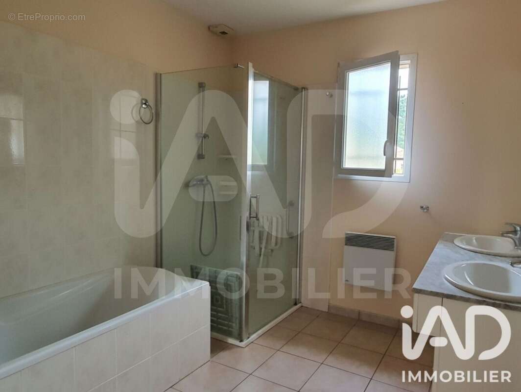 Maison 100 m² à Taponnat-Fleurignac  - photo 7
