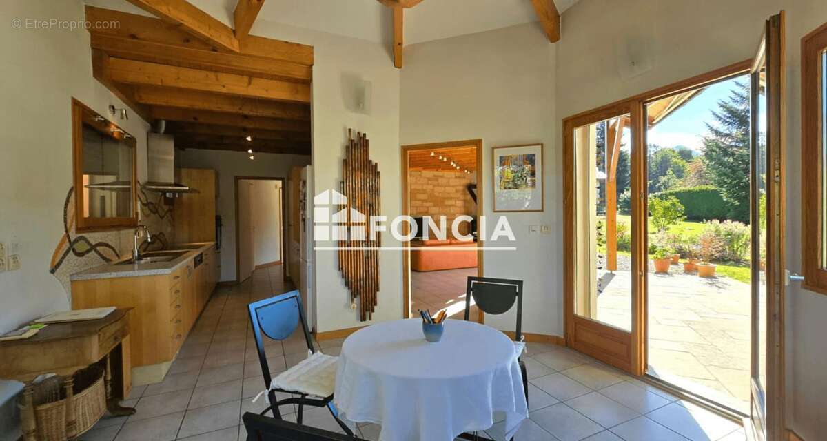 Maison à LA ROCHE-SUR-FORON