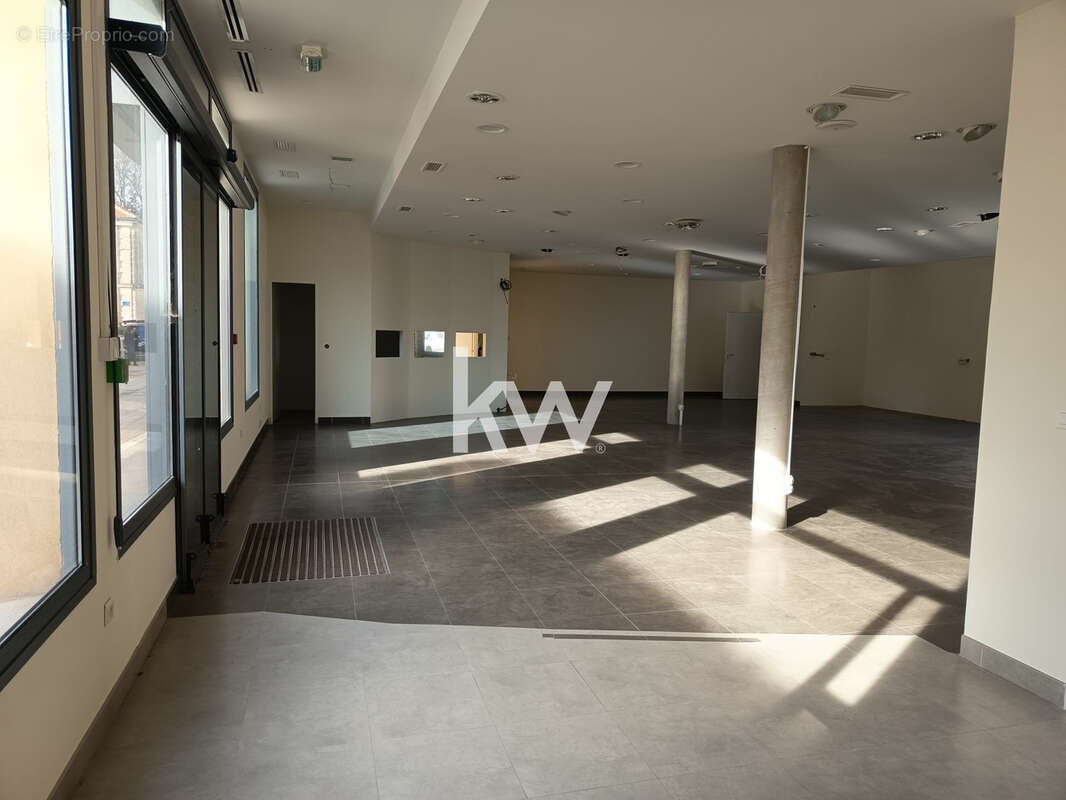 Commerce à LANSARGUES