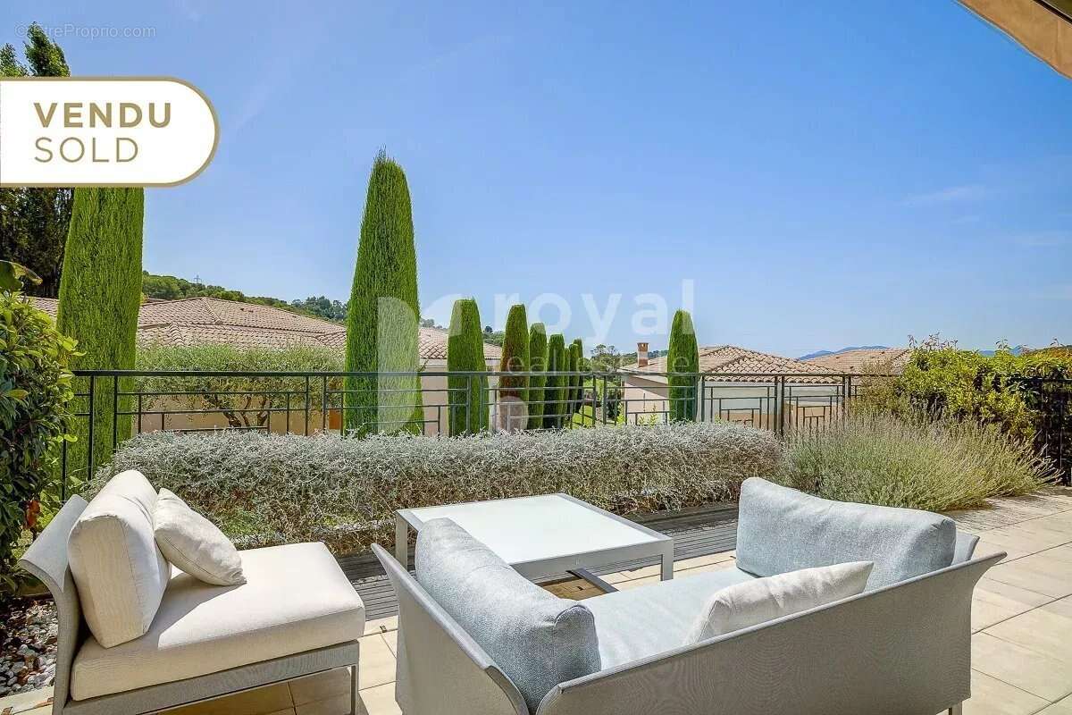Appartement à MOUGINS