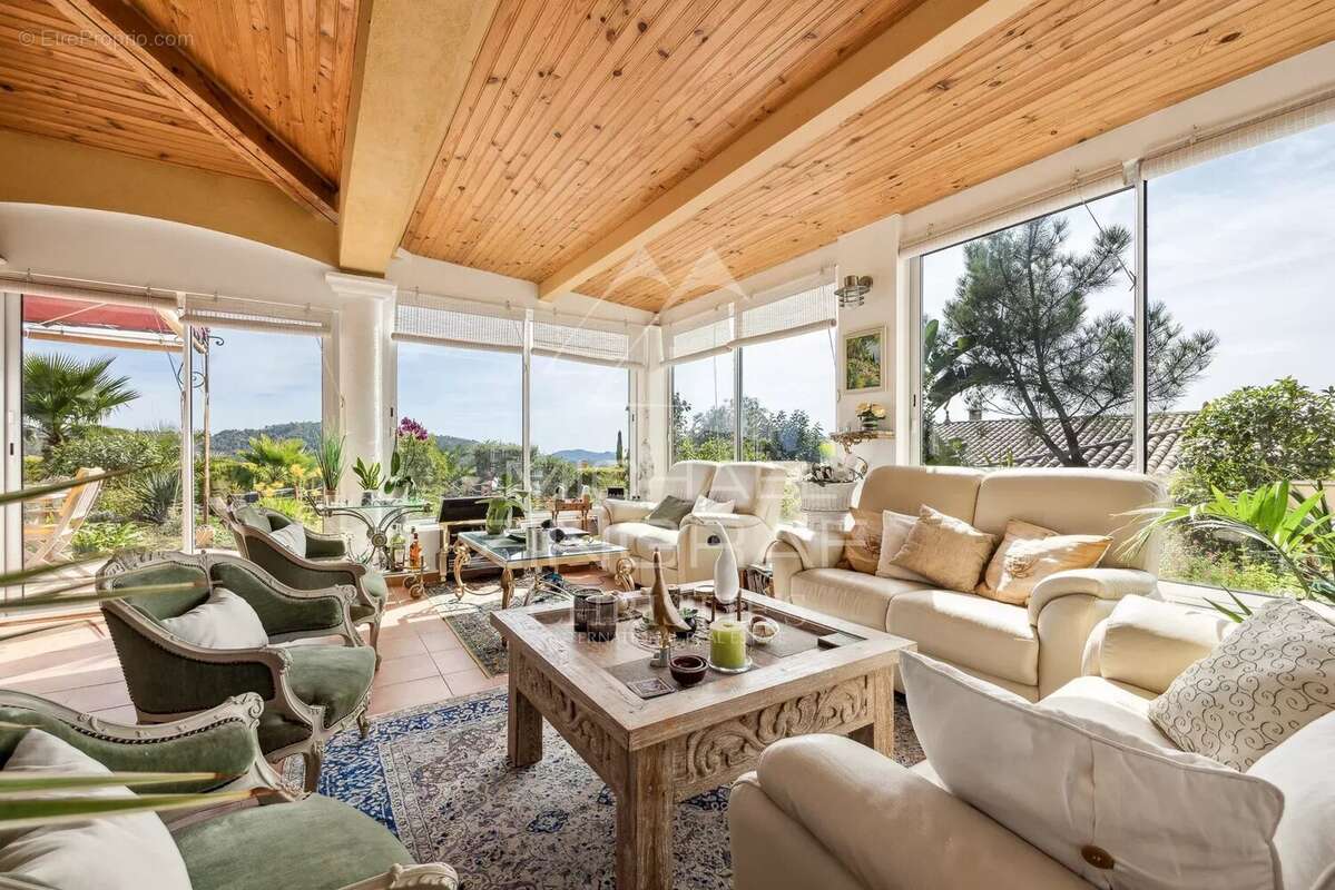 Maison à MANDELIEU-LA-NAPOULE