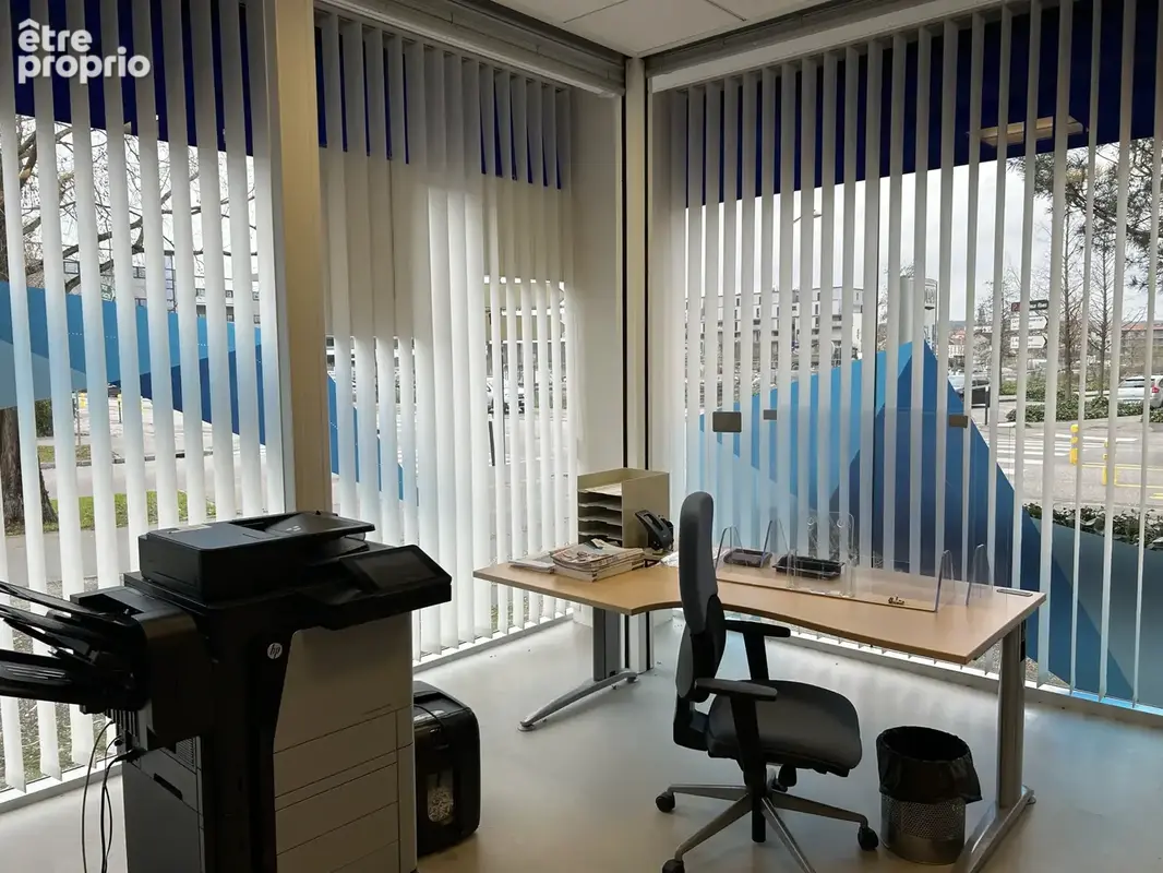 Local commercial d’angle 179 m2   bureaux / activités professionnelles   2 parkings - photo 5