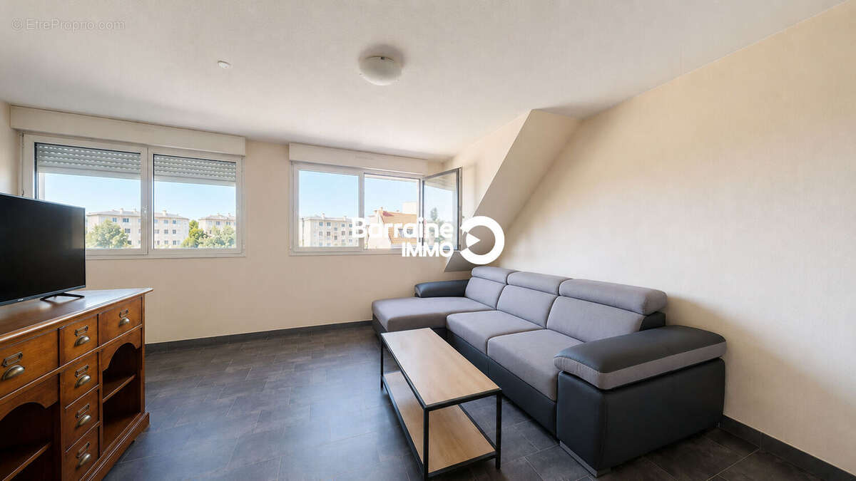Appartement T1 Bis à vendre à Lorient - Dernier étage, lumineux et proche commodités - photo 2