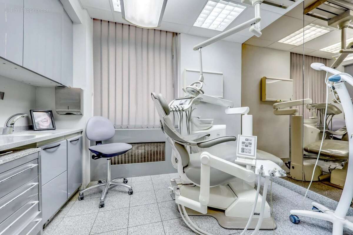 Commerce à PARIS-16E