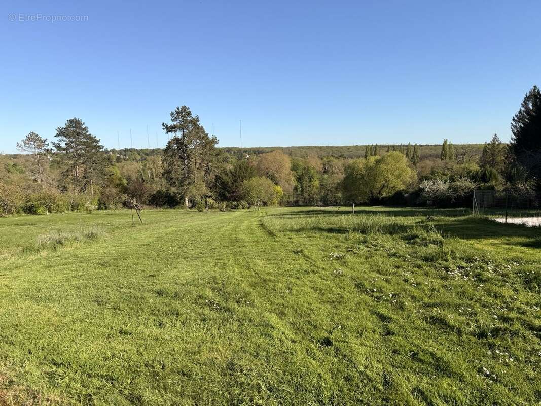 Terrain à SAINT-FARGEAU-PONTHIERRY