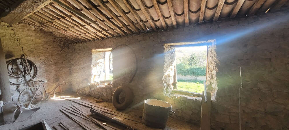 Autre à MAILHAC