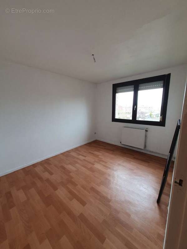Maison mitoyenne T4 Hazebrouck - Chambre 2 - Maison à HAZEBROUCK