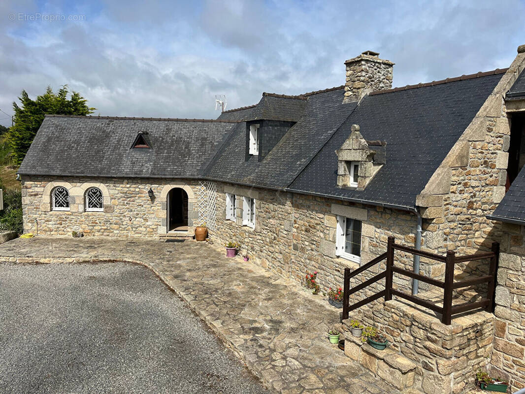 Maison à PLOUGUERNEAU
