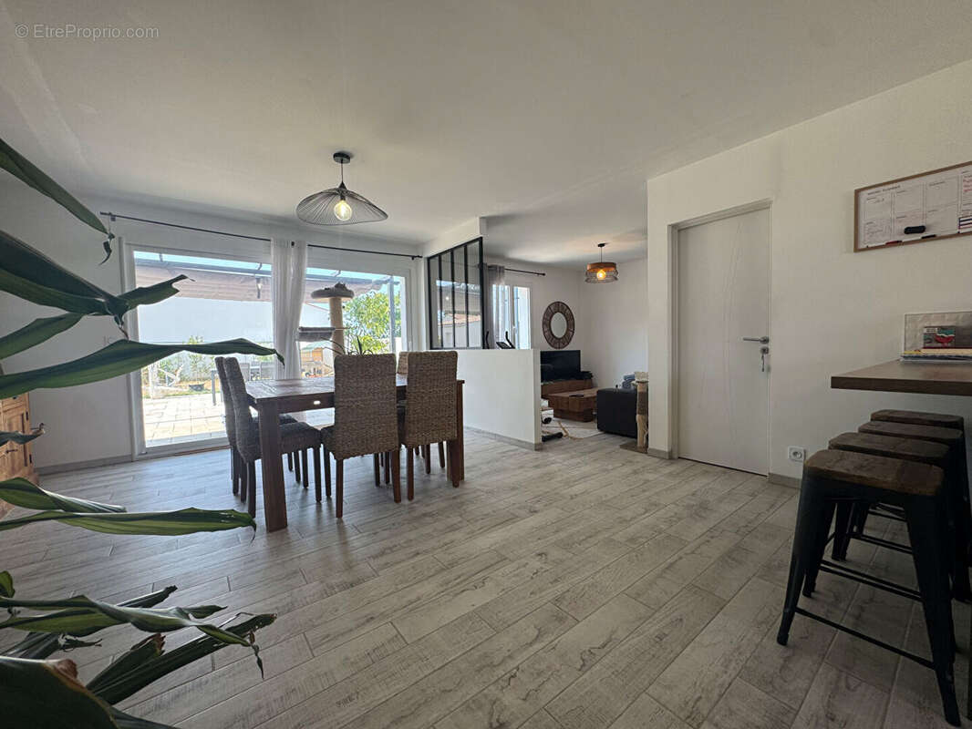Exclusivité 2 minutes de Rochefort : à Vergeroux : Maison  Plain Pied 90m² 3 chambres garage et jardin - photo 4