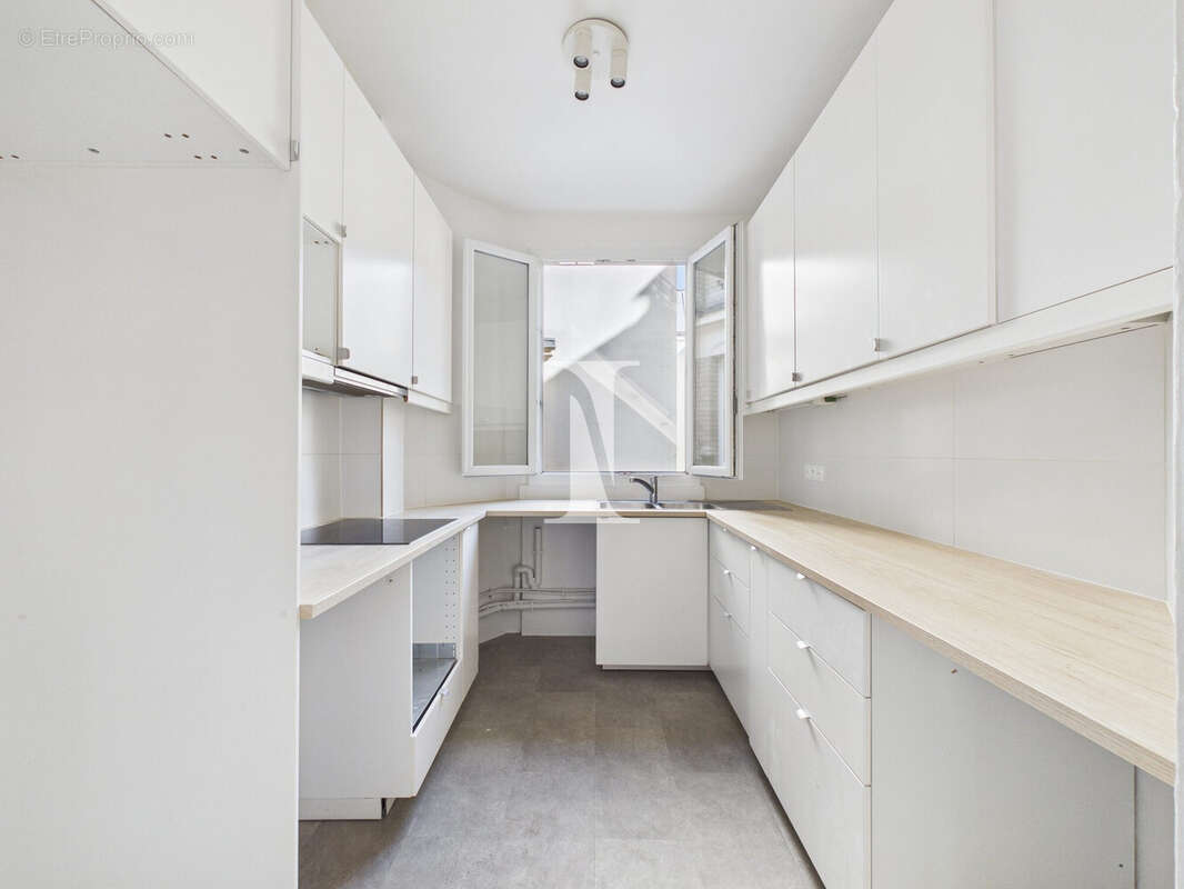 Appartement à PARIS-17E