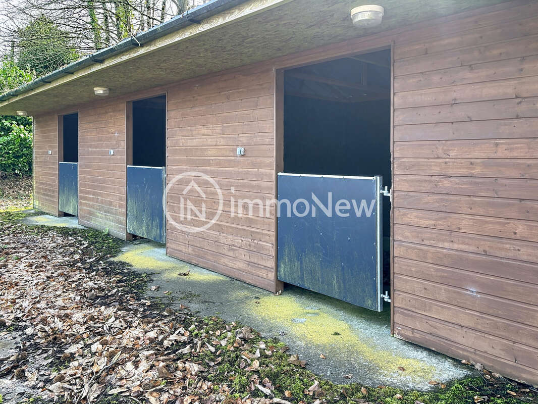 Belle maison a renover avec gite 370 m2 sur terrain de 1 hectare sans voisins - photo 20