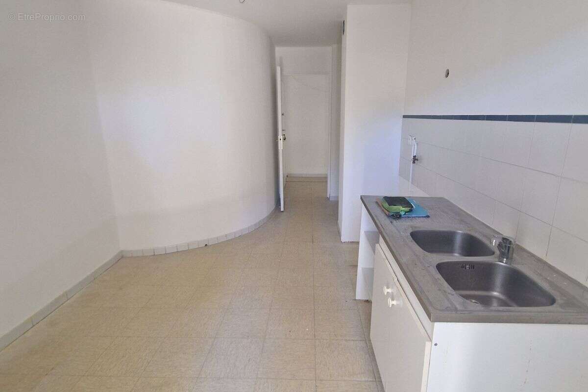 E3477C027L Très bon rapport qualité prix T3 de 69m² avec terrasse de 14m² en 3ième et dernier étage - photo 4