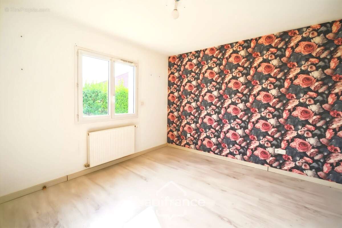 Maison de plain-pied, 3 chambres, véranda, piscine chauffée et jardin paysager – Courlaoux, à 10 min de Lons-le-Saunier (39000) - photo 5