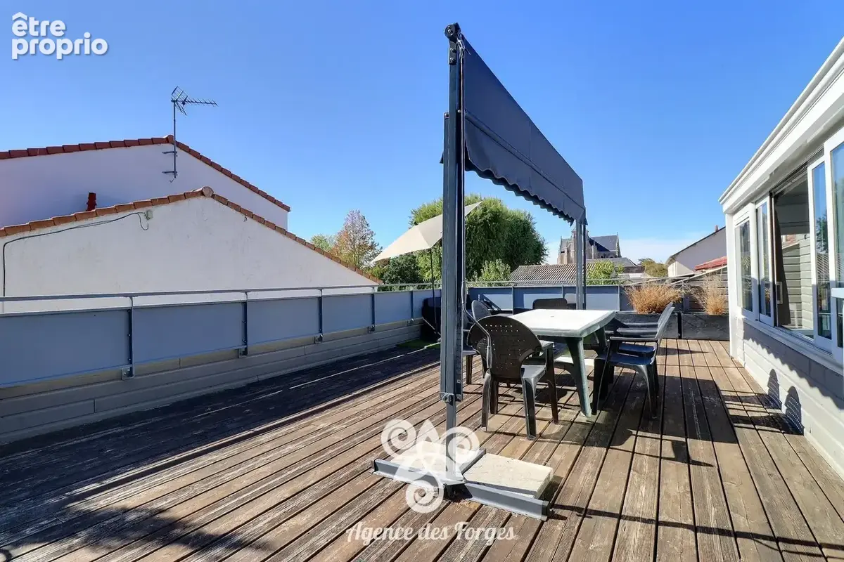 Maison de bourg, possibilité deux chambres, dépendances, grande terrasse - photo 10