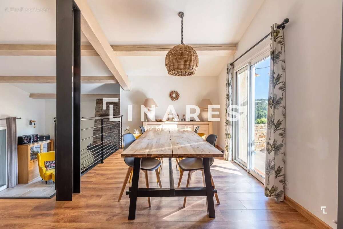 LE MAS DES COLLINES - Maison 242m2 (160 m² +  2 T2 indépendants = 1800€/mois) - Piscine -Terrasses - Garage - 13470 Carnoux en P - photo 4