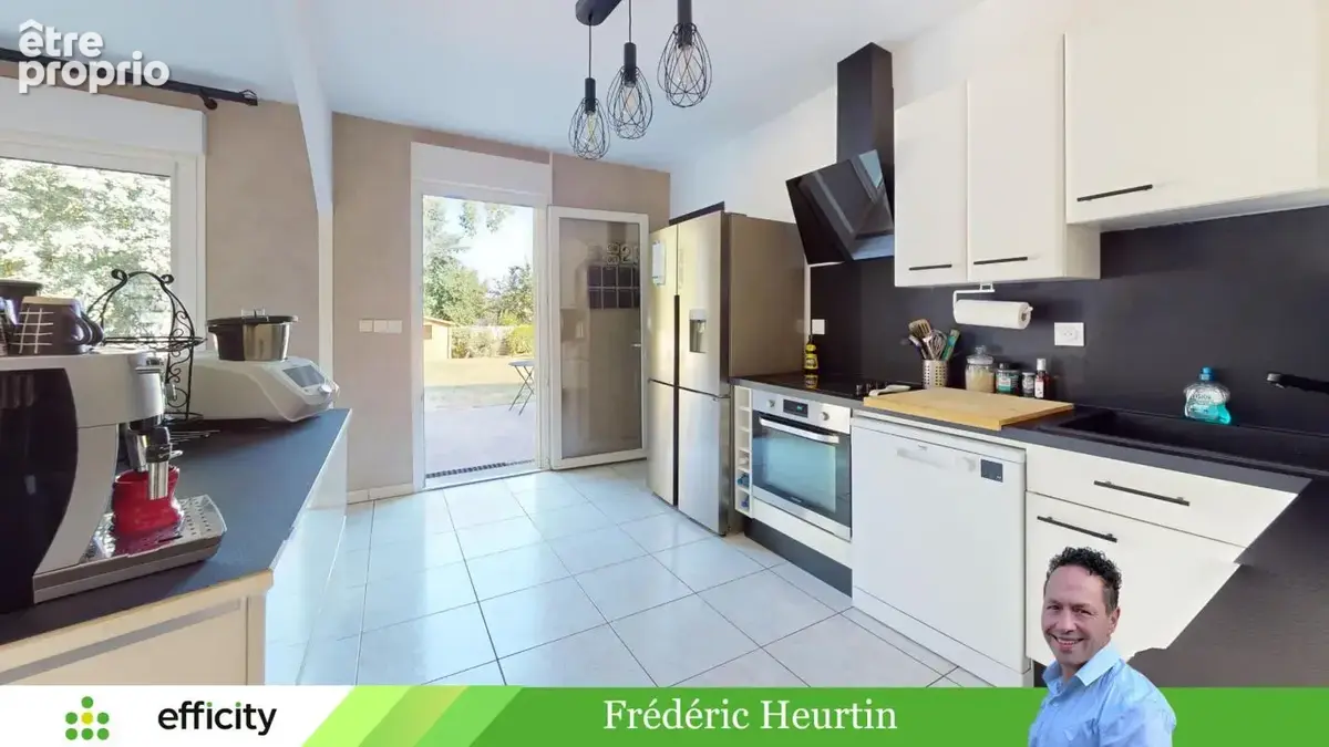 Maison 145 m² à Saint-Ouen-Des-Toits  - photo 6