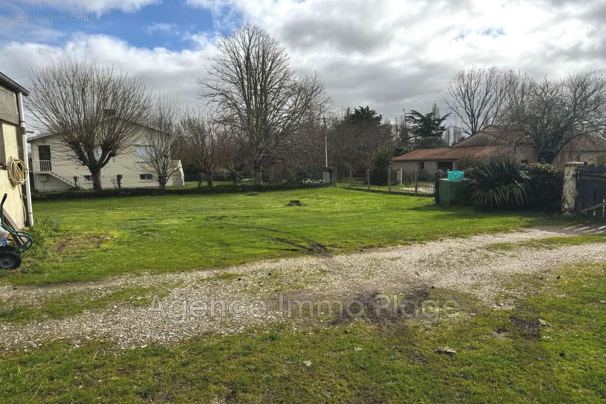 Commerce à SAINT-VIVIEN-DE-MEDOC