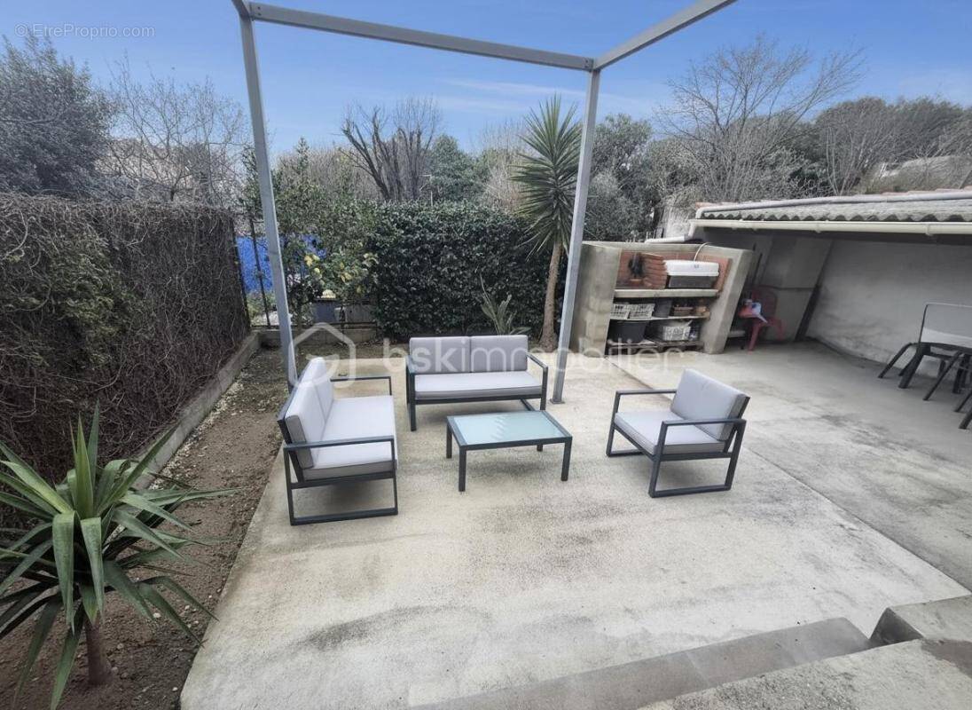 Maison à PEZILLA-LA-RIVIERE