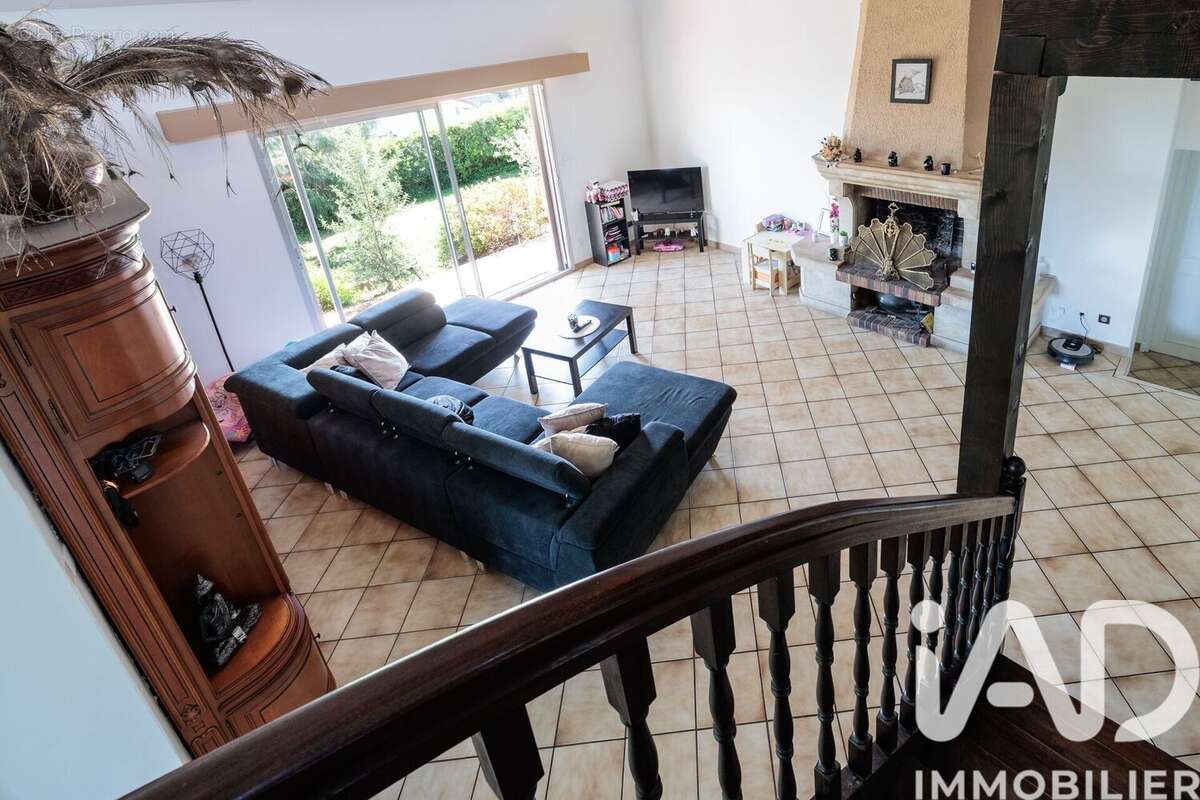 Photo 9 - Maison à SAINT-GENIS-LES-OLLIERES
