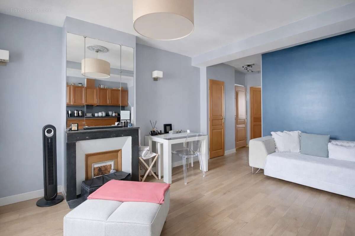 Appartement à PARIS-17E