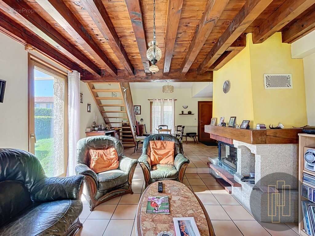 Maison à POUILLY-LE-MONIAL