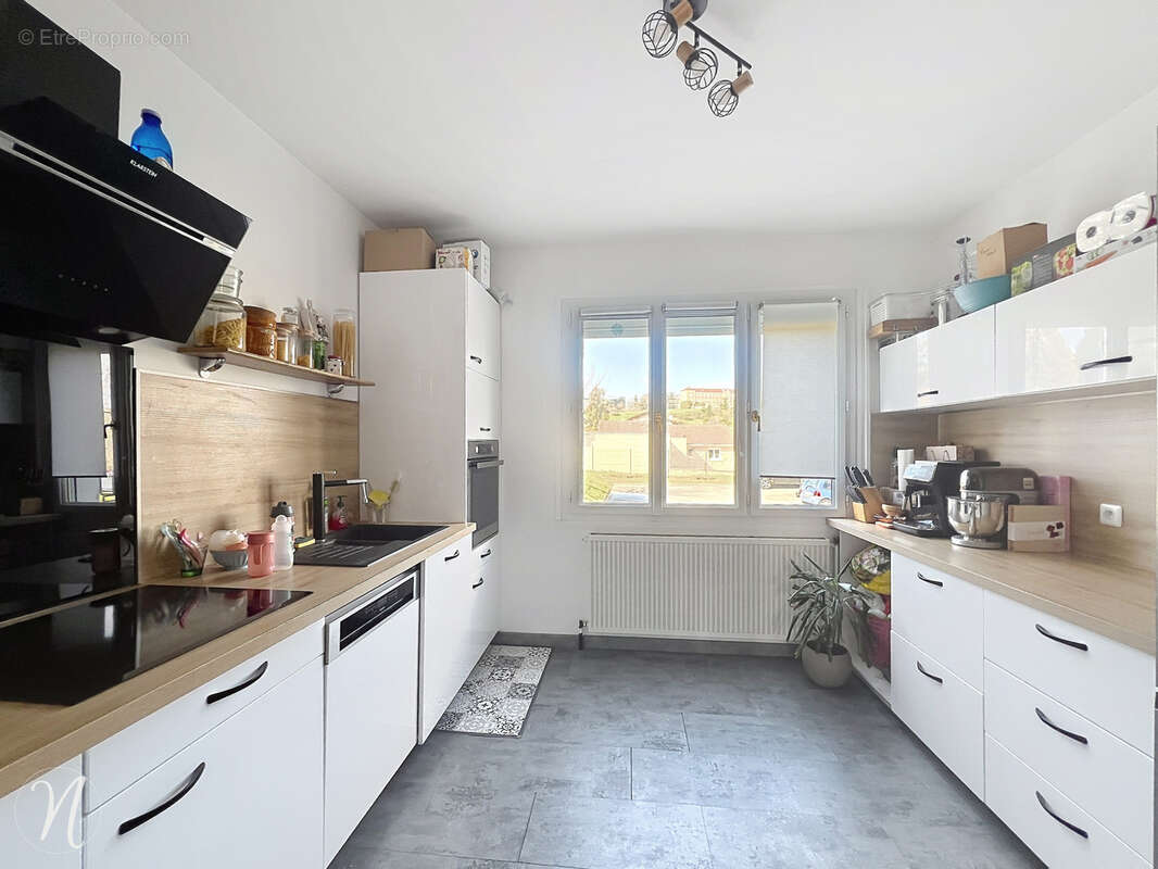 Appartement à SAINT-GENIS-LAVAL