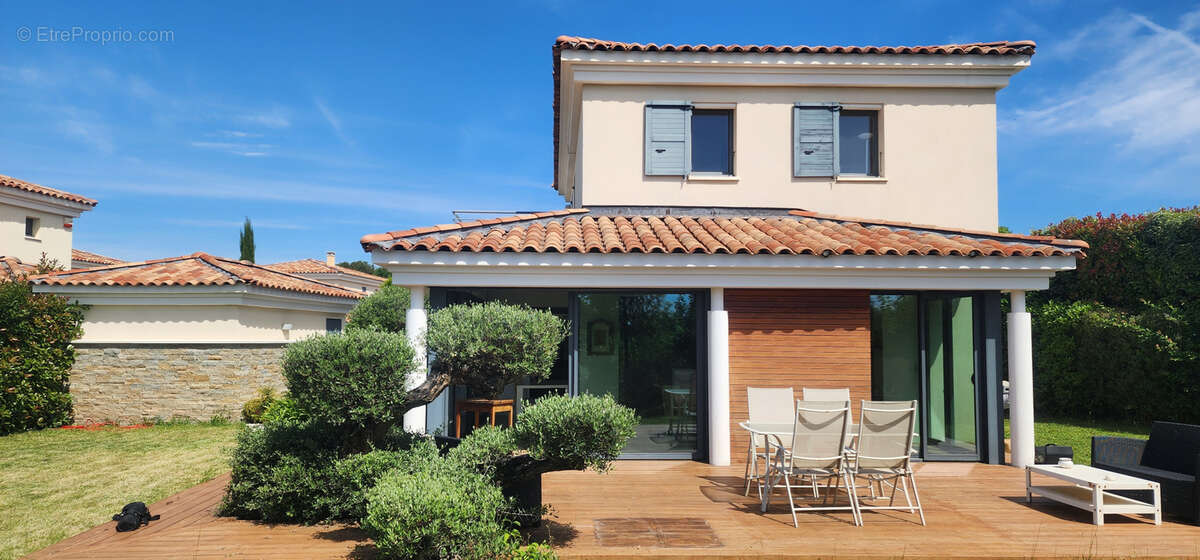 Superbe villa 5 pièces avec vue imprenable sur le golf  10mn du centre  Aix-en-Provence - piscine - photo 21