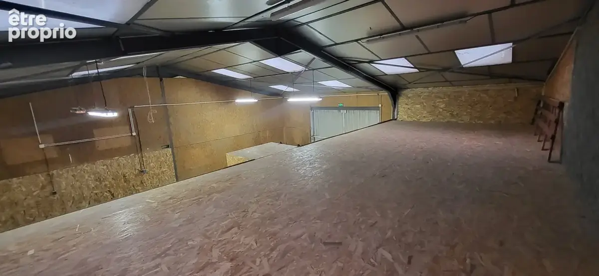 Emplacement Commercial - visuel - parking - Local. - photo 5