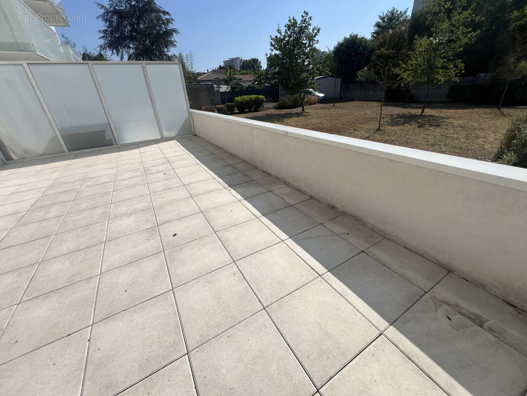 Appartement T3 Très grande terrasse - photo 9