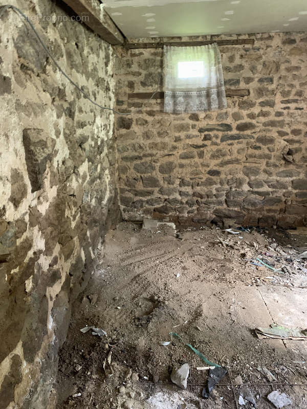 Maison à AMBRIERES-LES-VALLEES