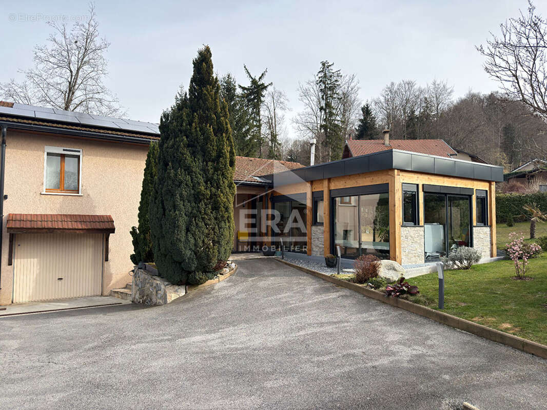 Maison à LA ROCHE-SUR-FORON