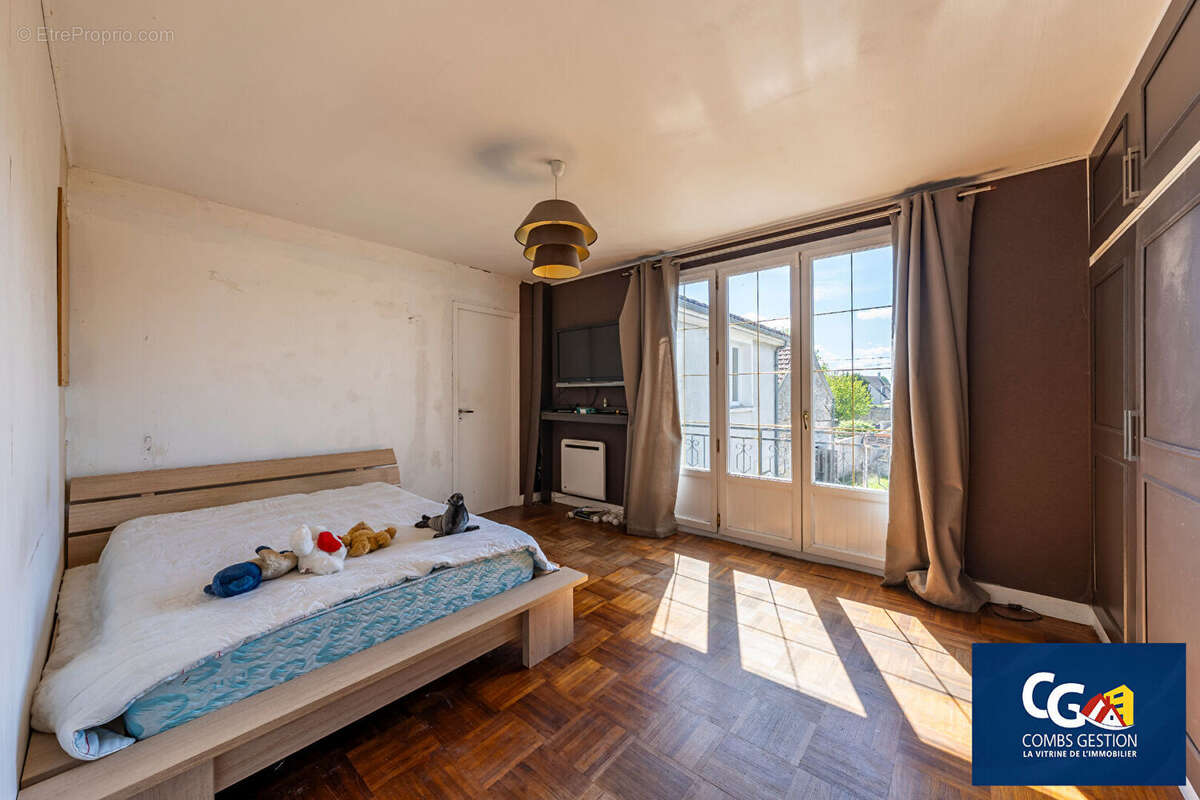 Maison à VERT-SAINT-DENIS