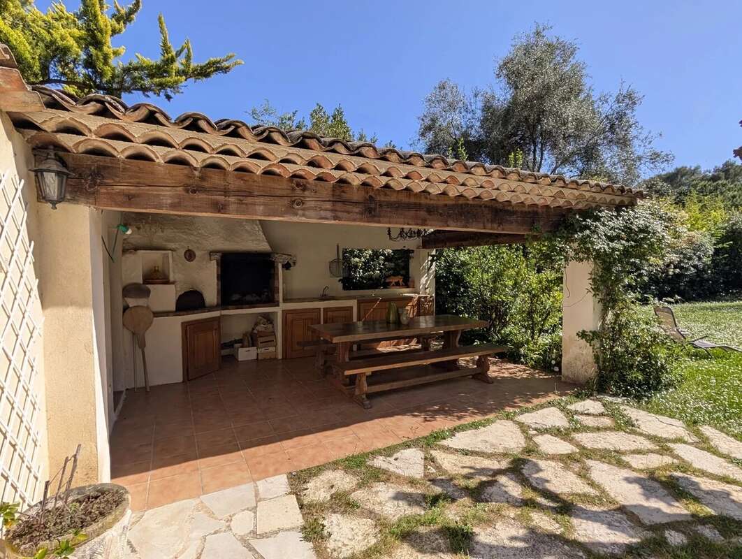 ROQUEFORT LES PINS Maison 5 pièces - 175 m² - Piscine - photo 3