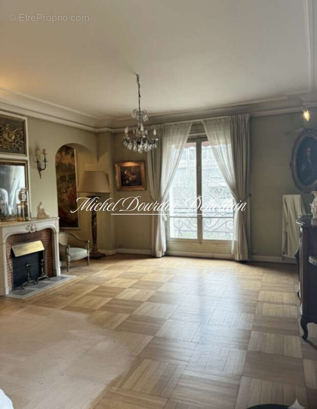 Appartement à PARIS-16E