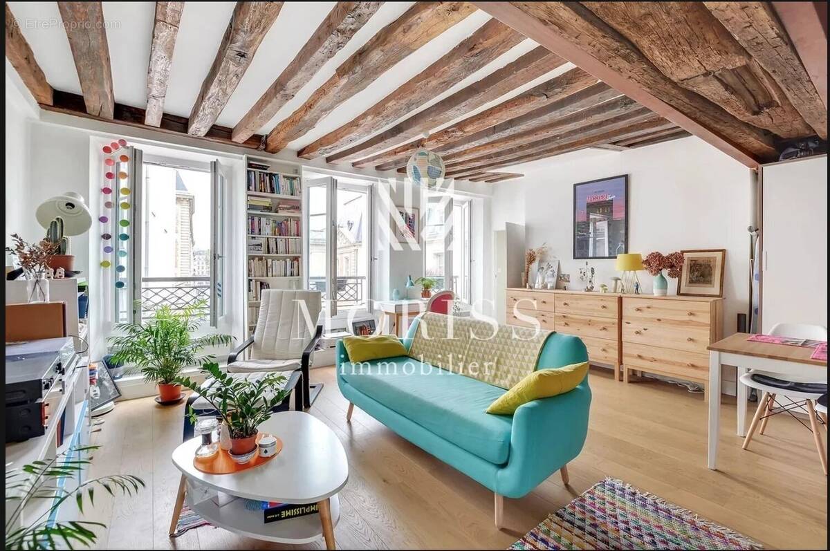Appartement à PARIS-1E