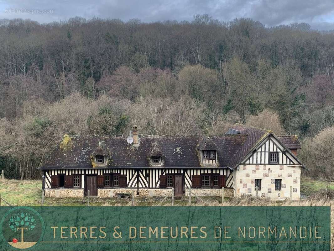 Maison à SAINT-MARTIN-DE-BIENFAITE-LA-CRESSONNIERE