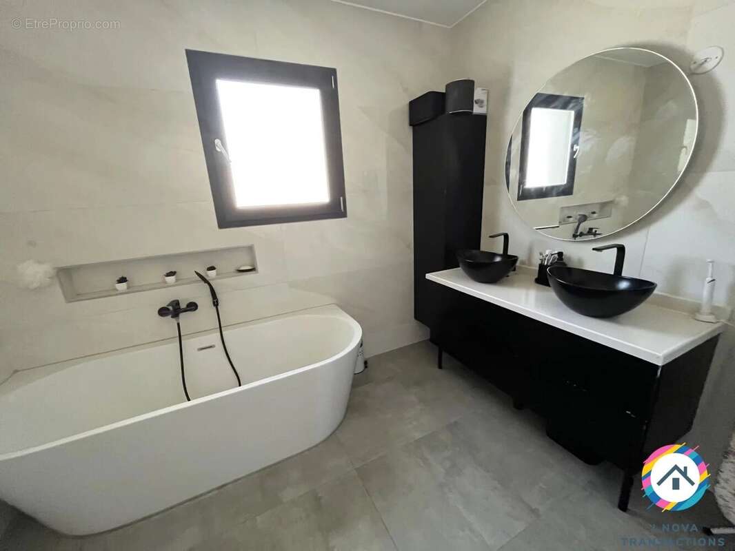 Maison à LA CHAPELLE-DE-GUINCHAY