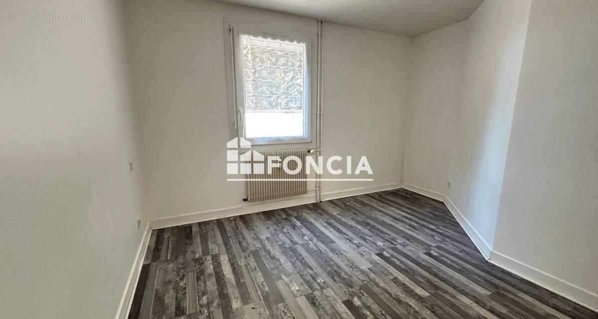 Appartement à LEVES
