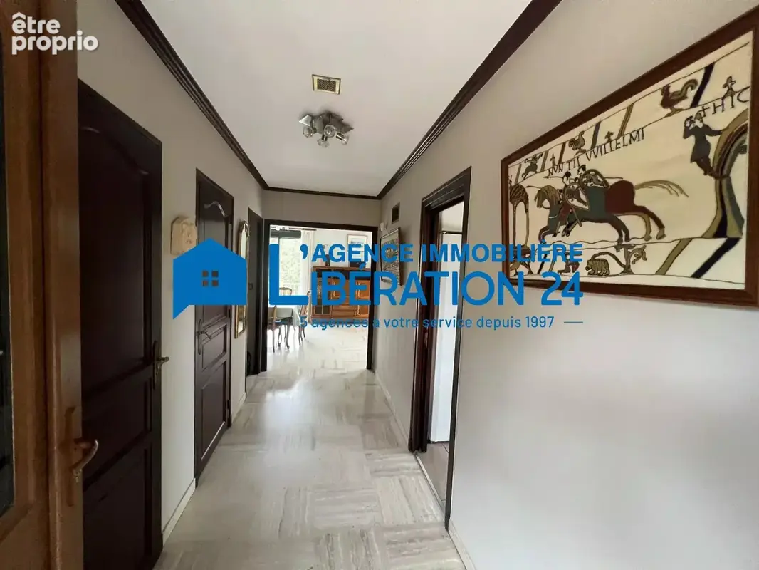 Maison familiale de 193 m² à Saint-Genest-Lerpt - photo 13