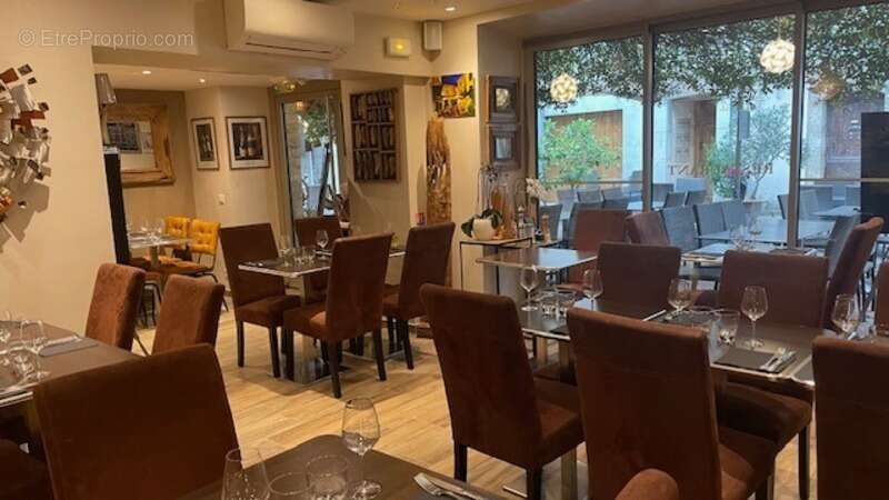 Commerce à MONTAUROUX