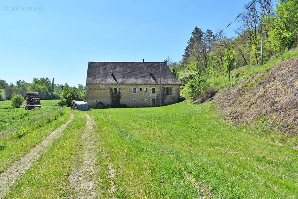 Propriété St Genies 5 pièce(s) 160 m2 - photo 10