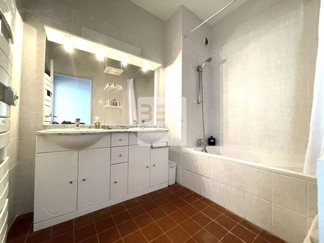 Appartement à VILLENEUVE-LES-AVIGNON