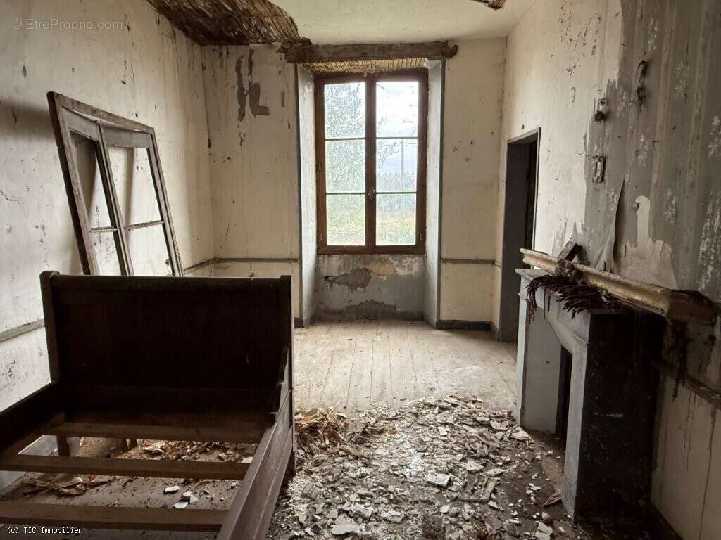 Aile de Vieux Logis du XVI? Siècle à Rénover, Proche de Ruffec - photo 20