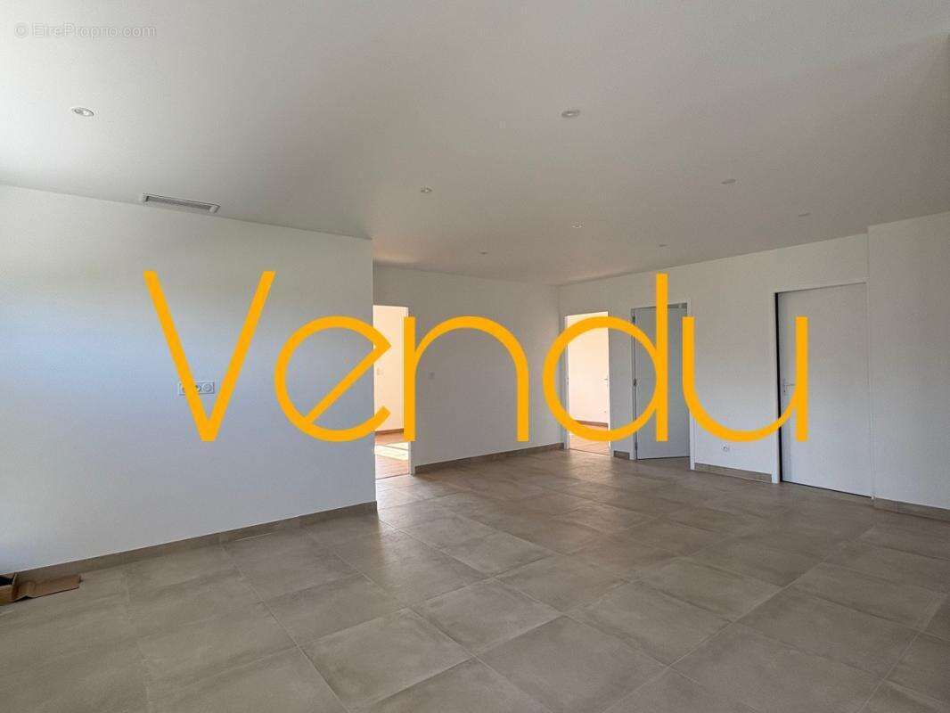 Maison à SAINT-NICOLAS-DE-LA-GRAVE