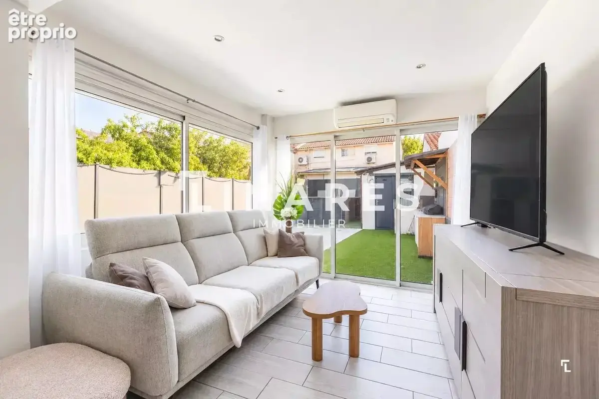DOUBLE PERSPECTIVE -  Villa T4 de 117 m² + maison de ville T3 de 56 m² – deux places de parking – Jardin – Piscine – 13010 - photo 3