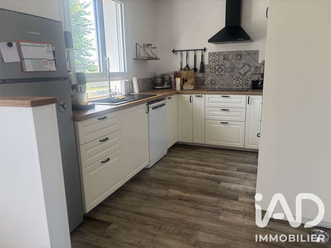 Maison 118 m² à Vernantes  - photo 4